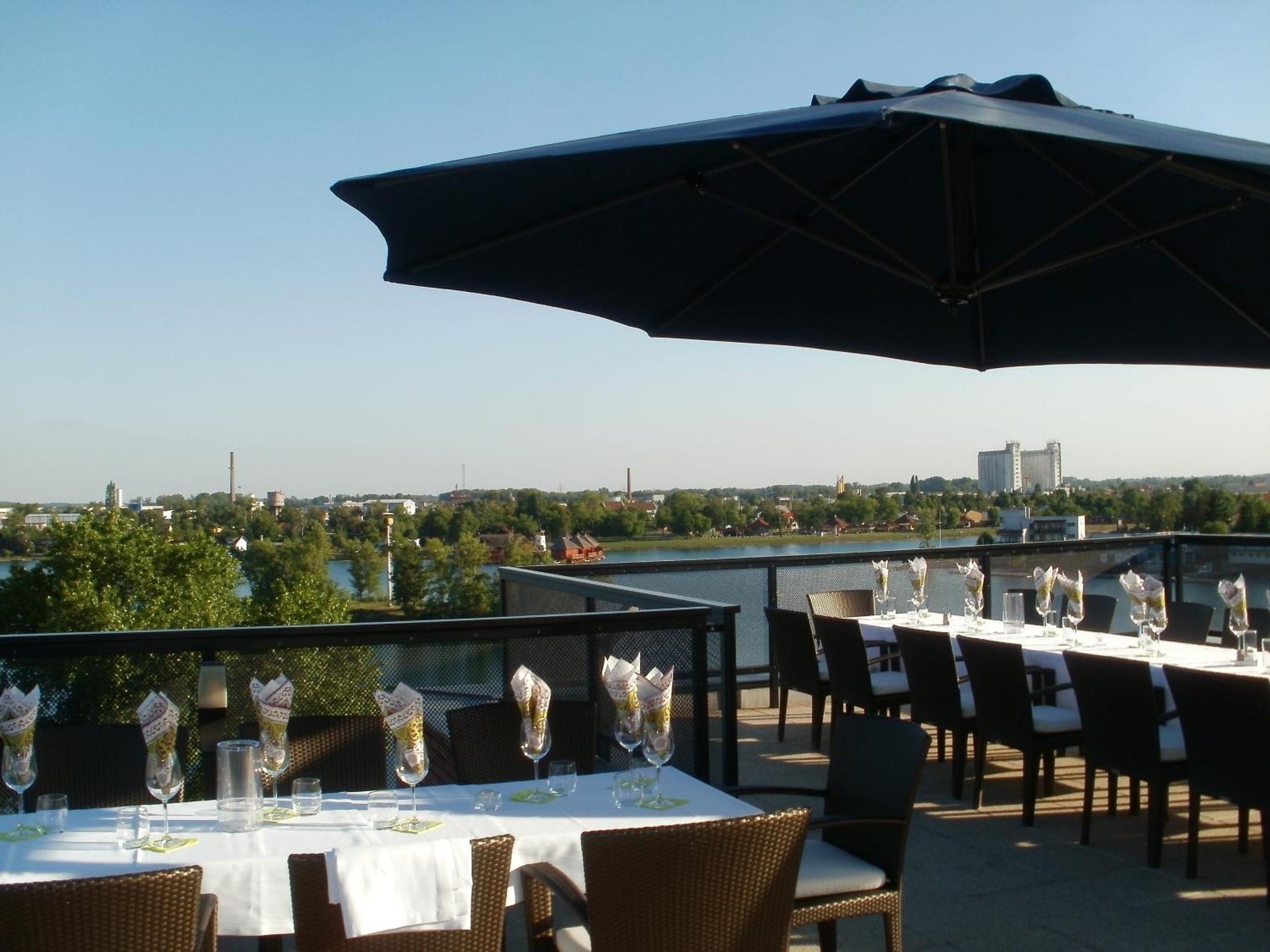 Hotel Dolphin - Adult Friendly Senec Exterior foto