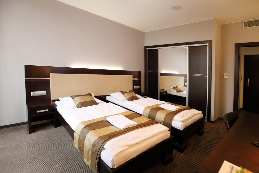Hotel Dolphin - Adult Friendly Senec Exterior foto
