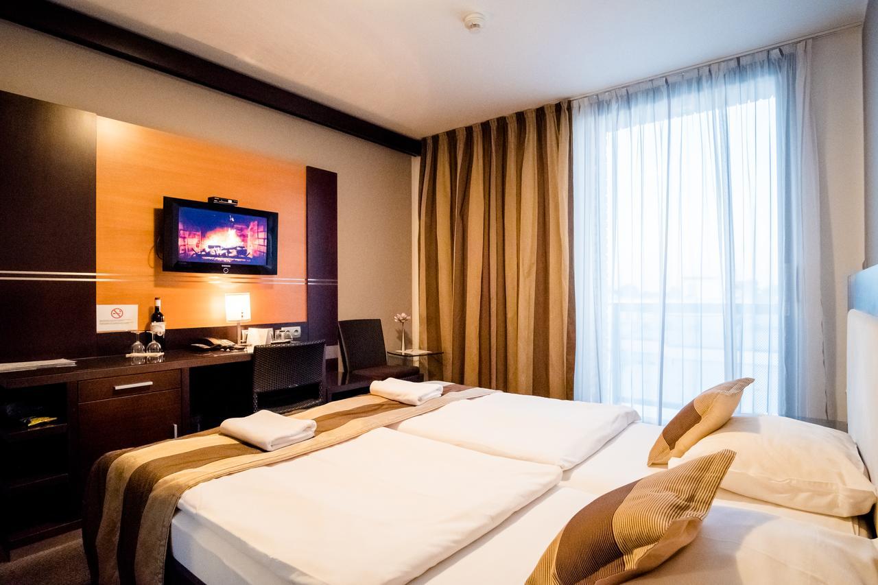 Hotel Dolphin - Adult Friendly Senec Exterior foto